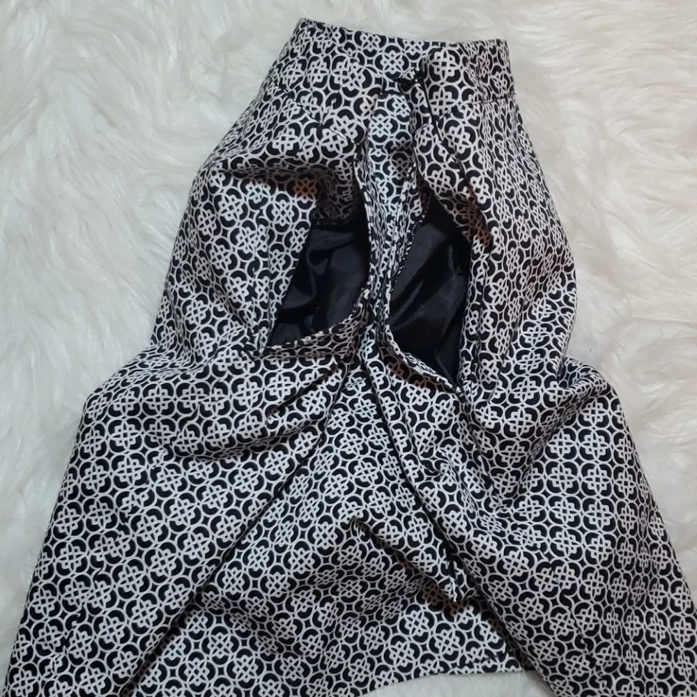 Liz Wear black and white skirt size 4